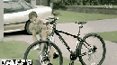 给自行车打气动态图片