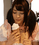 吃冰淇淋图片