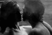 美女和帅哥在浴室亲吻视频图片