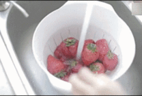 用水清洗樱桃动态图片