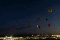 夜空放飞热气球gif图
