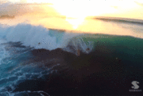 巨浪追逐冲浪者gif图片