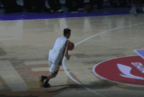 篮球高难度动作扣篮GIF图片