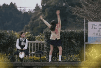 可爱的日本高中女孩跳舞gif图片