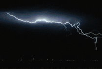 城市上空分叉的闪电 gif图片