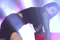 性感女神撅着屁股跳舞GIF图片
