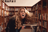 女僵尸在图书馆里疯狂的呐喊GIF动态图