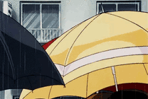 下雨撑伞的路人动画图片