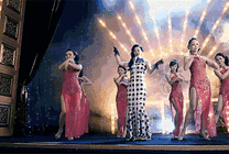 一群旗袍美女在台上跳舞GIF动态图