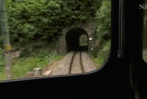 卡通火车过隧道GIF图片