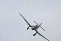空中飞行的战斗机GIF图片