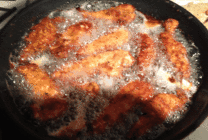 美味的油炸鸡翅GIF图片