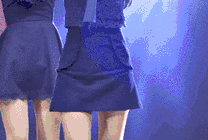 韩国长腿美女唱歌GIF图片