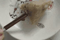 端午节美味的粽子蘸糖gif图片