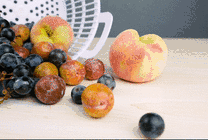 桌子上的水果动态图片