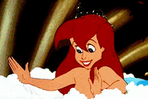 红头发女孩洗澡吹泡泡gif图片