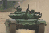 装甲车在战场上快速的行驶GIF图片