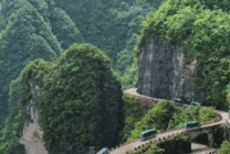 蜿蜒的山路GIF图片