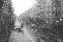 窗外大雨朦胧GIF图片