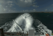 轮船行驶过海面GIF动态图