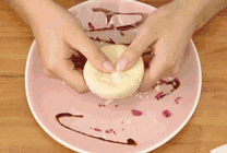 美味的玫瑰花餅很美味的样子啊gif图片