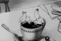 一群卡通小鸡站在咖啡杯子上喝咖啡gif图片