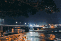 桥下的小溪流夜景动态图片
