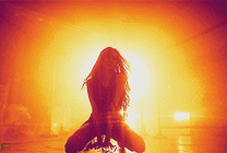 漂亮的女孩在灯光的照射下跳着性感的舞蹈gif图片