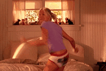 女孩撅着屁股在卧室里跳舞gif图片