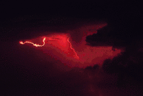 闪电划破红色云层gif图片