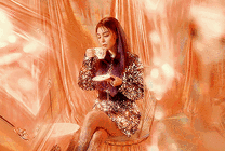 喝咖啡的女孩好美的样子gif图片