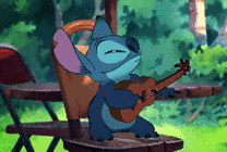 卡通小老鼠站在椅子上弹吉他GIF图片