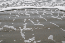 白色浪花漫过沙滩gif图片