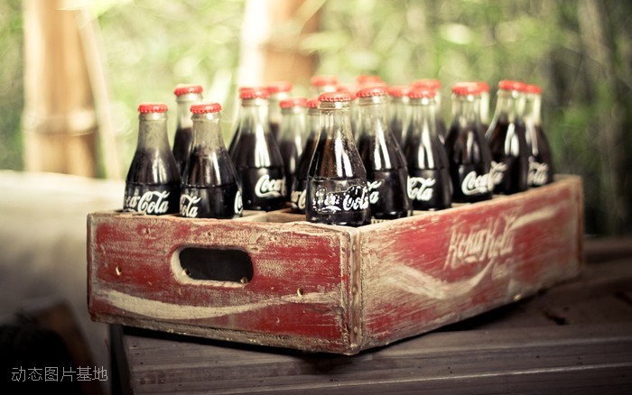 图片描述：可乐，汽水，玻璃瓶,尺寸：1920X1200px 