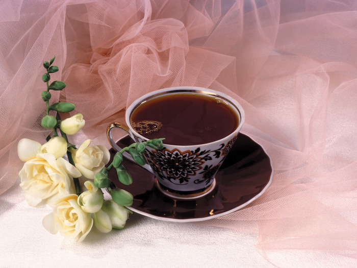 图片描述：玫瑰花，玫瑰，杯子，茶杯，咖啡,尺寸：1600X1200px 