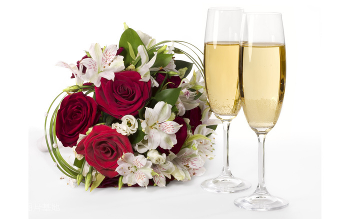 图片描述：玫瑰花，玫瑰，玻璃杯，红，酒杯,尺寸：2560X1600px 