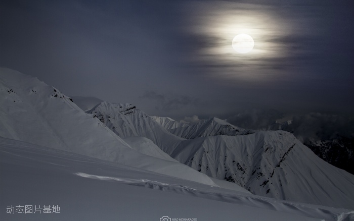 图片描述：月球，月亮，雪景，月亮图片,尺寸：2560X1600px 