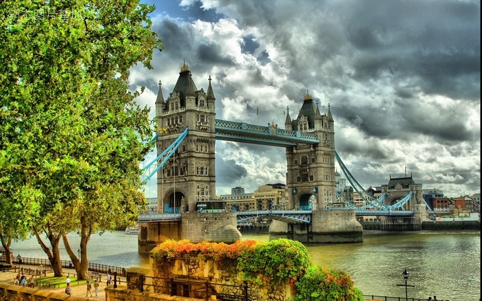 图片描述：伦敦塔桥,尺寸：2560X1600px 