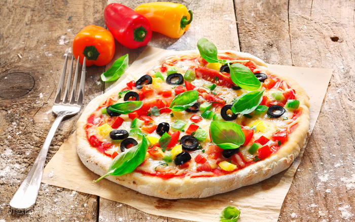图片描述：披萨，Pizza，美食,尺寸：2560X1600px 