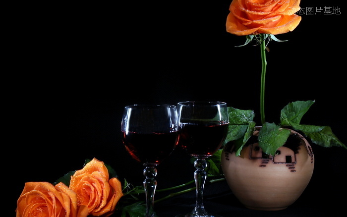 图片描述：玫瑰花，玫瑰，玻璃杯，红，酒杯,尺寸：1920X1200px 