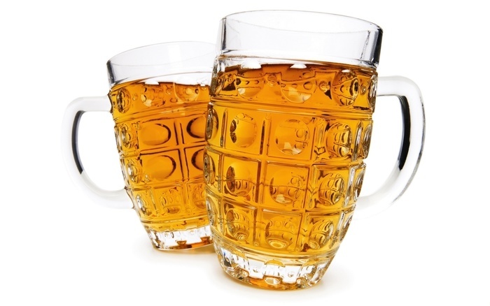 图片描述：啤酒，酒杯,尺寸：1920X1200px 