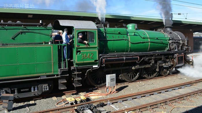 图片描述：火车头,尺寸：1920X1080px 